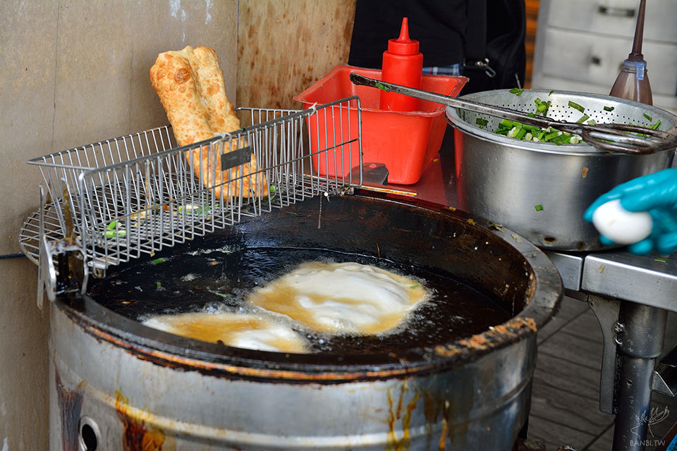 台北延三早餐-津津豆漿店好吃手工韭菜蛋餅-大橋頭站美食 TPI_8477