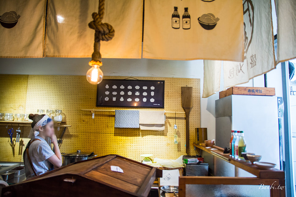 盛橋刈包-創意割包炸抹茶冰淇淋,東泉辣椒醬炒麵口味 台中車站美食