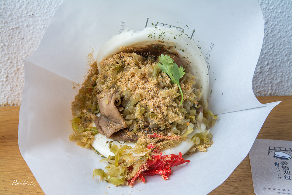 盛橋刈包-創意割包炸抹茶冰淇淋,東泉辣椒醬炒麵口味 台中車站美食