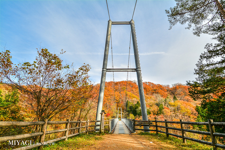 長老湖 楓葉染成火紅湖水的絕景 宮城版青森蔦沼朝燒日本東北賞楓推薦 陸奧童話街道 Banbi 斑比美食旅遊