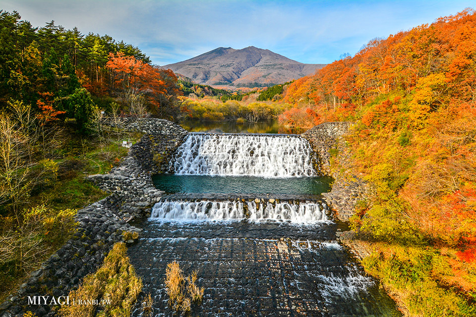 長老湖 楓葉染成火紅湖水的絕景 宮城版青森蔦沼朝燒日本東北賞楓推薦 陸奧童話街道 Banbi 斑比美食旅遊