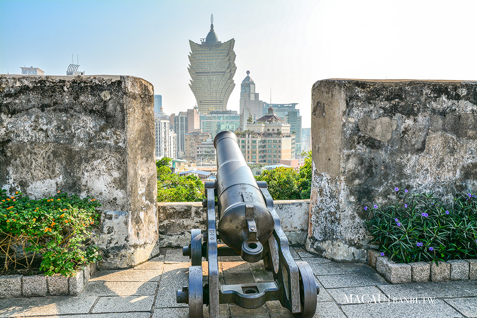 澳門旅遊地標 來大三巴牌坊附近的大炮台與澳門博物館 見澳門市街景 Banbi 斑比美食旅遊