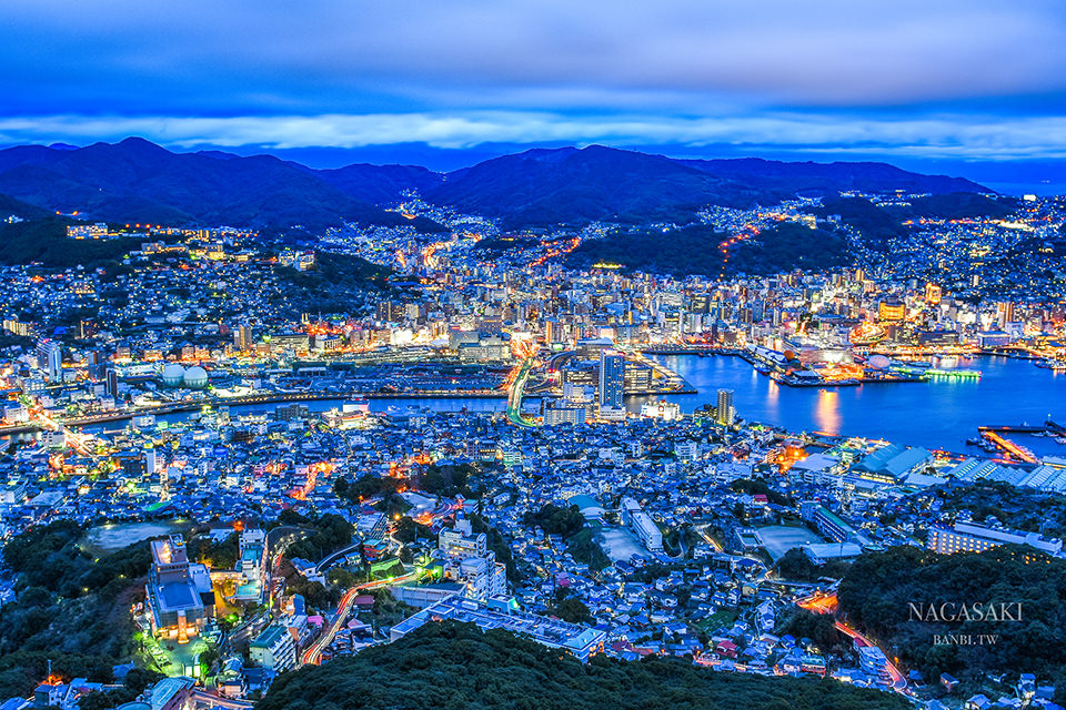 日本三大夜景长崎稻佐山,地上银河美称的绚丽海港景色,附缆车巴士交通