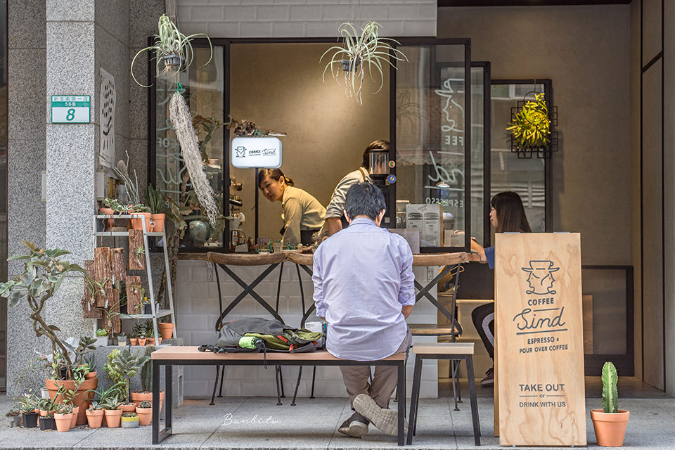 台北忠孝新生coffee Sind 包圍在多肉植物花圈內的療癒咖啡 好喝平價義式手沖 Banbi 斑比美食旅遊