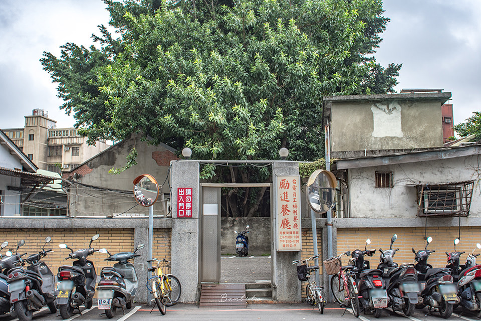 台北聚餐吃到飽:台電勵進餐廳酸菜白肉鍋、無限供應蔥油餅、特製獨門醬 