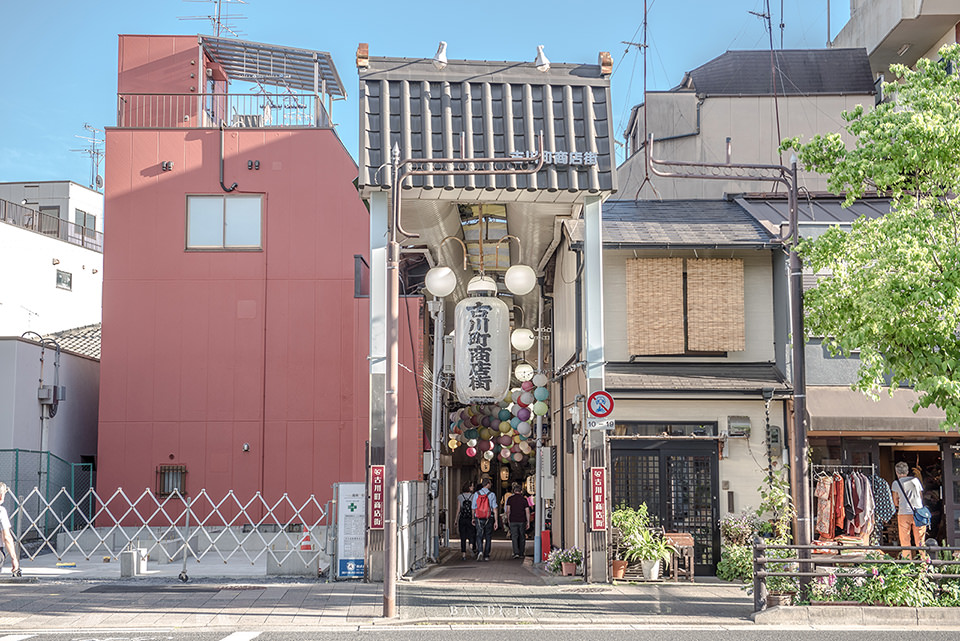 京都打卡點 古川町商店街超可愛 掛滿超多彩色燈籠球的懷舊老街 祇園附近 Banbi 斑比美食旅遊