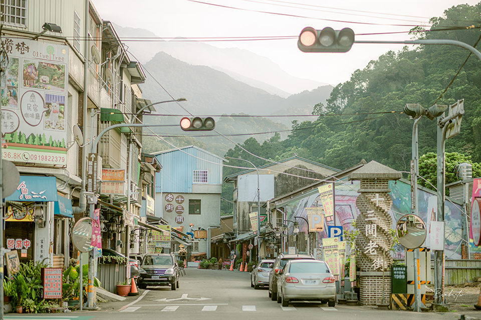 苗栗住宿 光角背包客旅店 南庒老街最美的光 住進山城溫柔老屋 賴在休息空間 Banbi 斑比美食旅遊