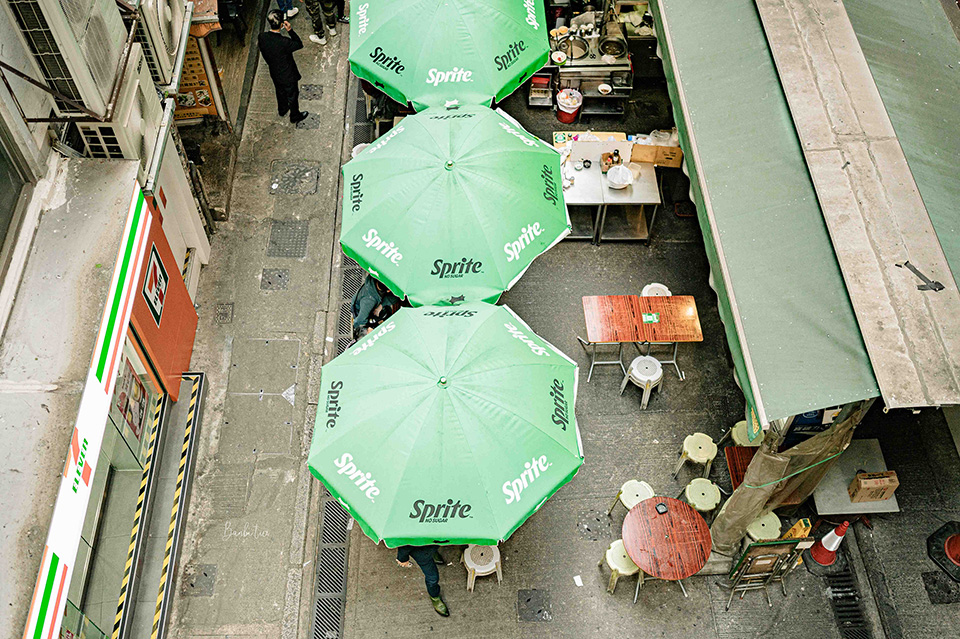 香港美食巡禮：水記、瑞記咖啡、新香園堅記、球哥燉湯、憶食尚煲仔飯，從大排檔、茶餐廳、臘味到湯品