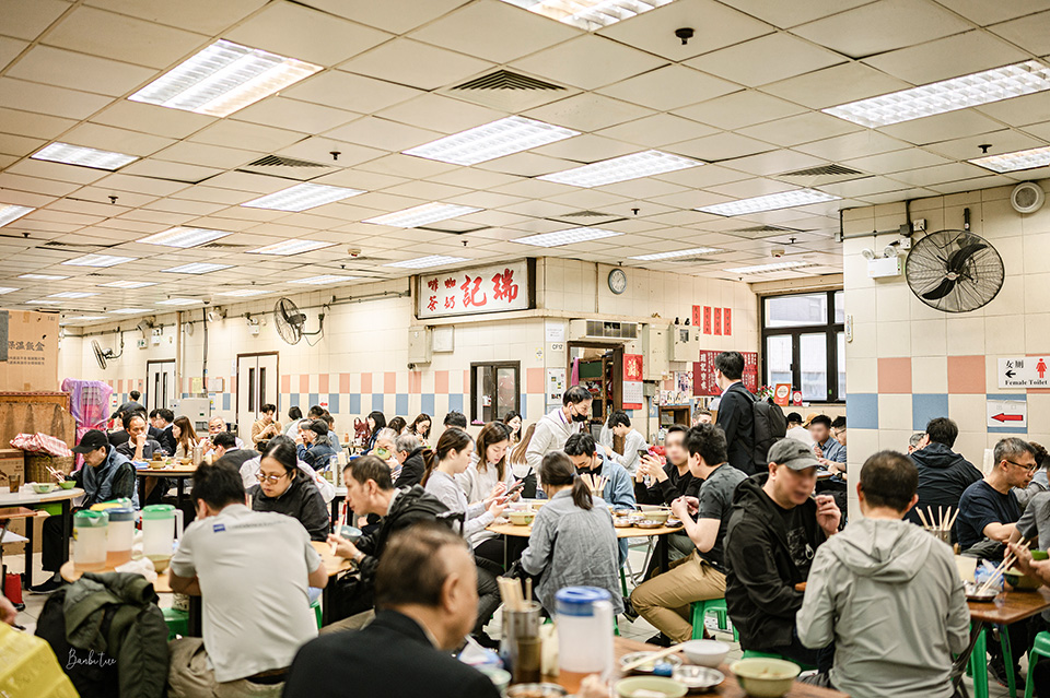 香港美食巡禮：水記、瑞記咖啡、新香園堅記、球哥燉湯、憶食尚煲仔飯，從大排檔、茶餐廳、臘味到湯品