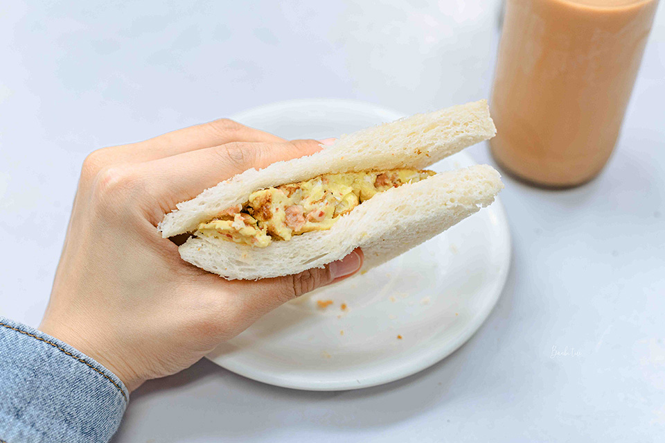 香港美食巡禮：水記、瑞記咖啡、新香園堅記、球哥燉湯、憶食尚煲仔飯，從大排檔、茶餐廳、臘味到湯品