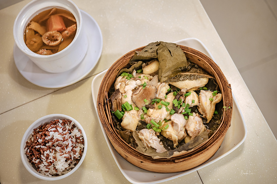 香港美食巡禮：水記、瑞記咖啡、新香園堅記、球哥燉湯、憶食尚煲仔飯，從大排檔、茶餐廳、臘味到湯品