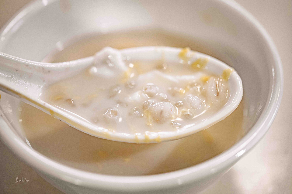 香港美食巡禮：水記、瑞記咖啡、新香園堅記、球哥燉湯、憶食尚煲仔飯，從大排檔、茶餐廳、臘味到湯品