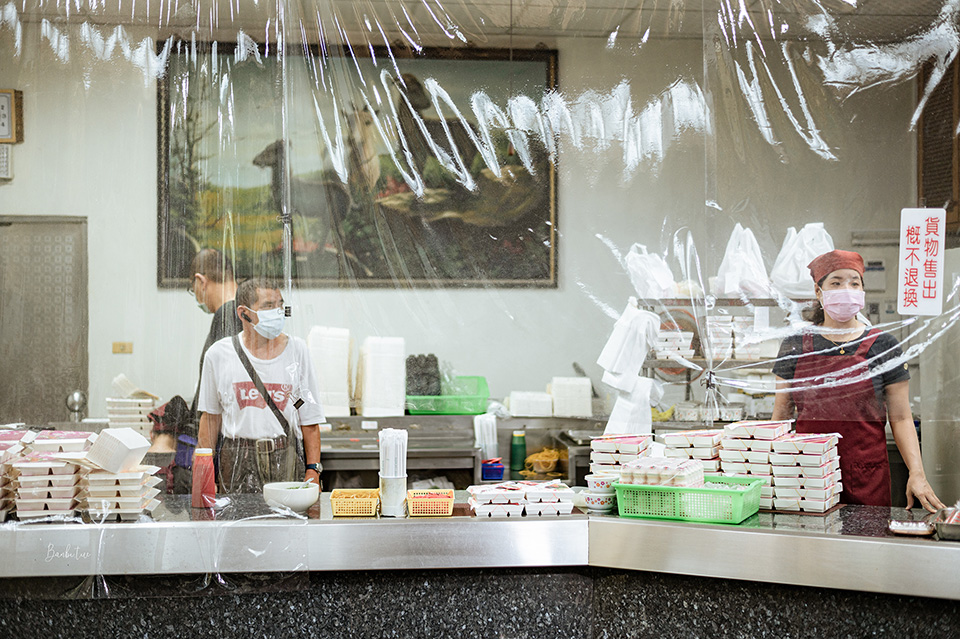 高雄美食 一葉油飯-終於吃到了3D油飯，高雄老店好吃三角油飯、蒸蛋、便當