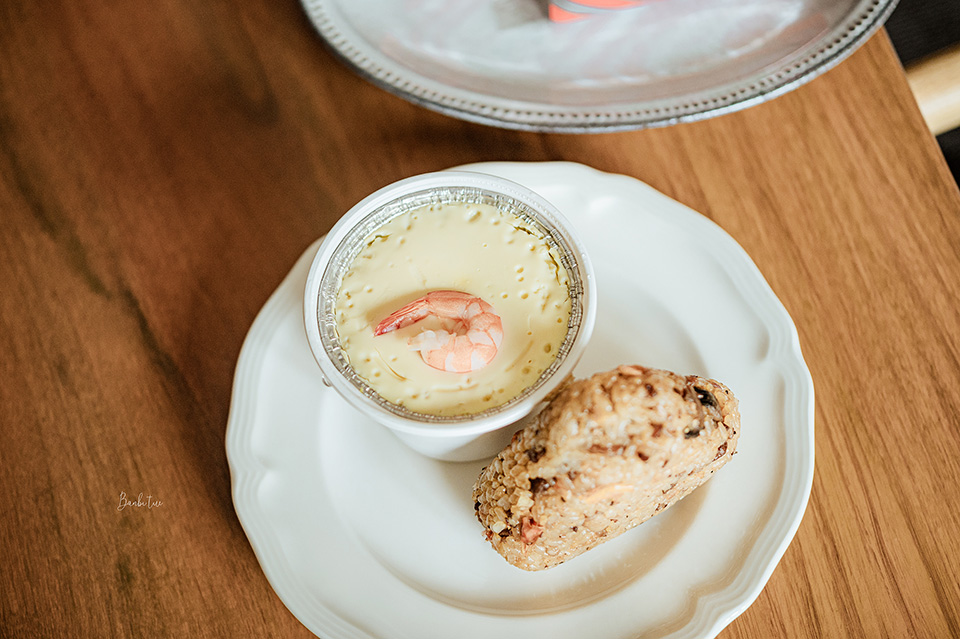 高雄美食 一葉油飯-終於吃到了3D油飯，高雄老店好吃三角油飯、蒸蛋、便當