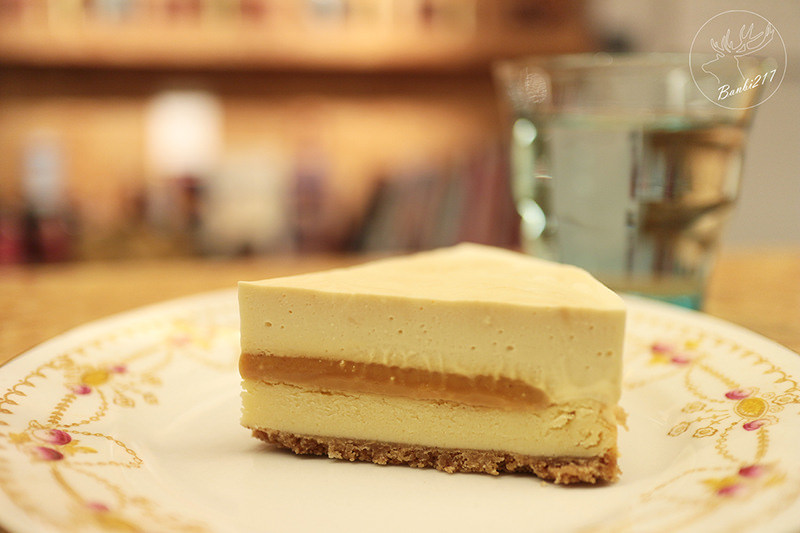 Banbi217 美食旅遊: 巢 nido:起司揹著起司蛋糕,拿鐵咖啡(台北信義區,捷運市政府站,下午茶甜點)