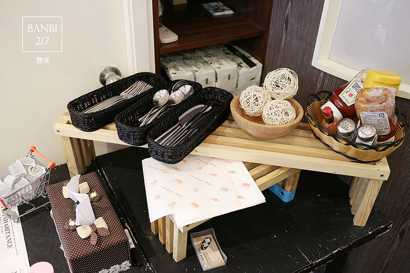 Banbi217 美食旅遊: 豐滿咖啡早午餐 好吃平價的三明治吐司與輕食brunch(板橋美食,捷運新埔站)