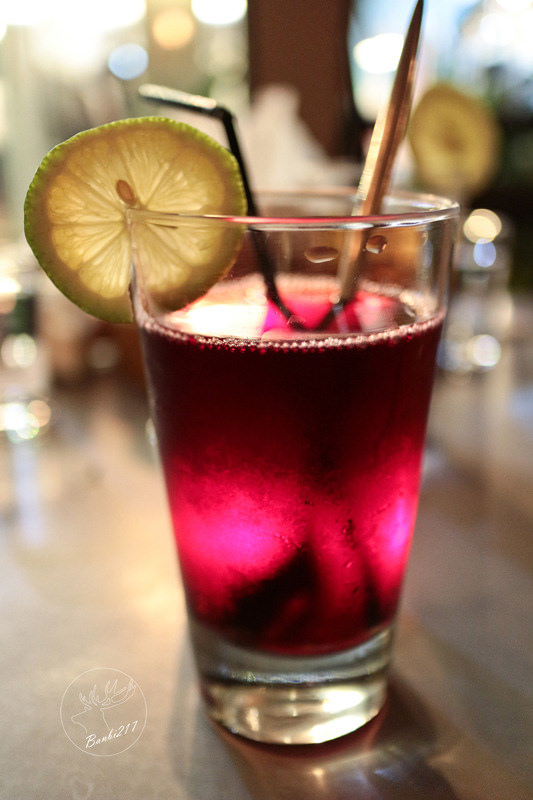 Banbi217 美食旅遊: Toasteria Cafe 3號,帕尼尼三明治餐廳、義大利麵、消夜、酒吧(台北東區,捷運忠孝敦化站)