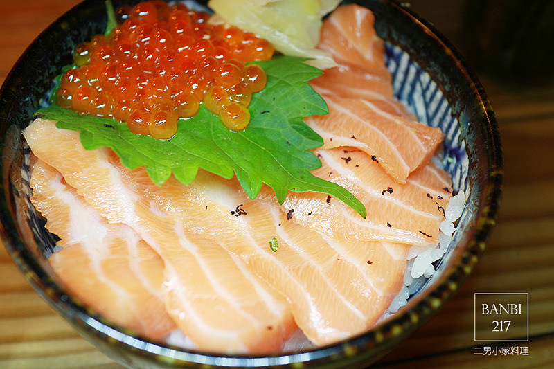 Banbi217 美食旅遊: 二男小家料理 星鰻魚丼飯 鮭魚卵親子丼 握壽司 平價日本料理 (中和 板橋 環球購物美食)