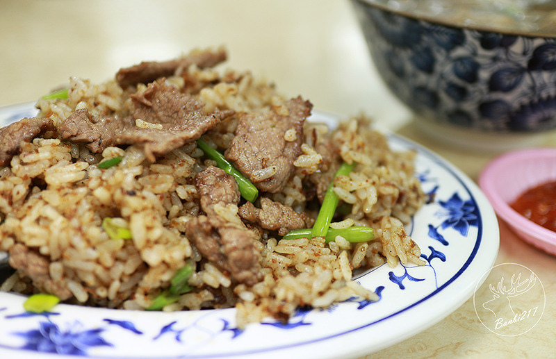 Banbi217 美食旅遊: [台北橋延三觀光夜市小吃美食]牛爺爺生炒沙茶牛肉店,全牛料理、原汁半筋半肉牛肉湯、牛肉炒飯(捷運大橋頭站、大同區)