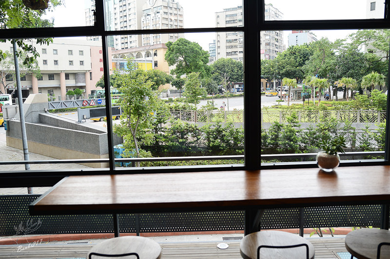 中山站.大同區美食:日子咖啡二店nichi nichi +park,公園美景的不限時咖啡館與下午茶甜點推薦(也靠近捷運台北車站與雙連站) @ Banbi217 美食旅遊 痞客邦 PIXNET DSC_5800-1.jpg