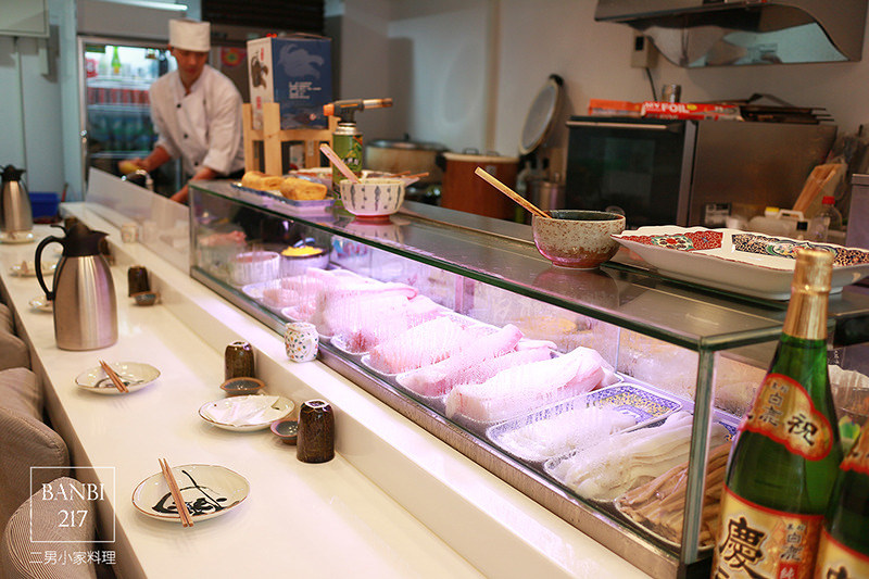 Banbi217 美食旅遊: 二男小家料理 星鰻魚丼飯 鮭魚卵親子丼 握壽司 平價日本料理 (中和 板橋 環球購物美食)
