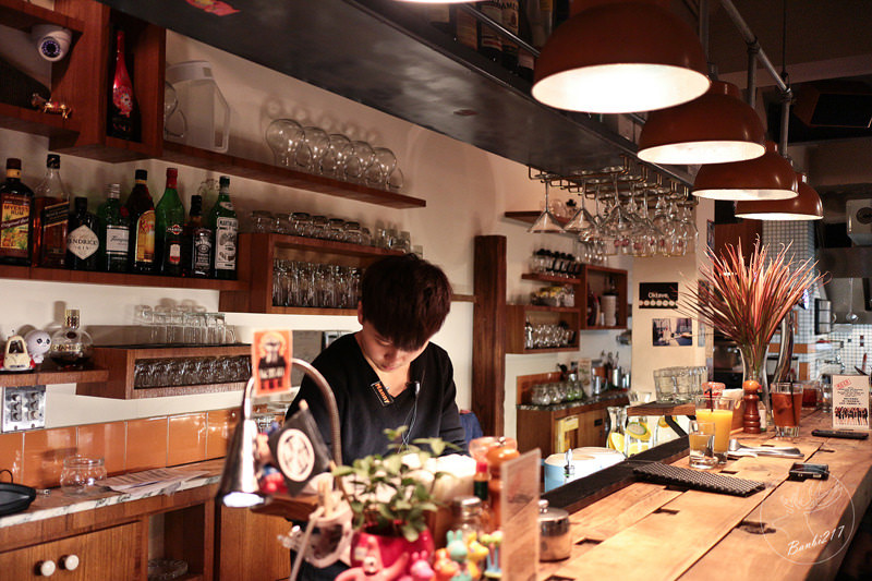 Banbi217 美食旅遊: Toasteria Cafe 3號,帕尼尼三明治餐廳、義大利麵、消夜、酒吧(台北東區,捷運忠孝敦化站)