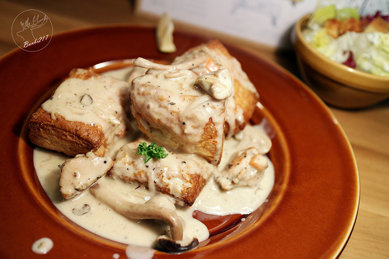 Banbi217 美食旅遊: [台北公館]Pica Pica Café 喜鵲咖啡(Picnic Cafe 野餐咖啡二店)-焦糖肉桂捲(捷運台電大樓站)