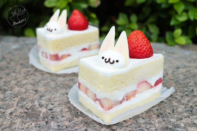 Banbi217 美食旅遊: 台中美食。月之戀人 Moon Lovers 日法洋菓子甜點,客製化訂結婚喜餅、彌月蛋糕到店及宅配試吃,可愛兔子草莓鮮奶油蛋糕,神保蛋糕捲(邀約)