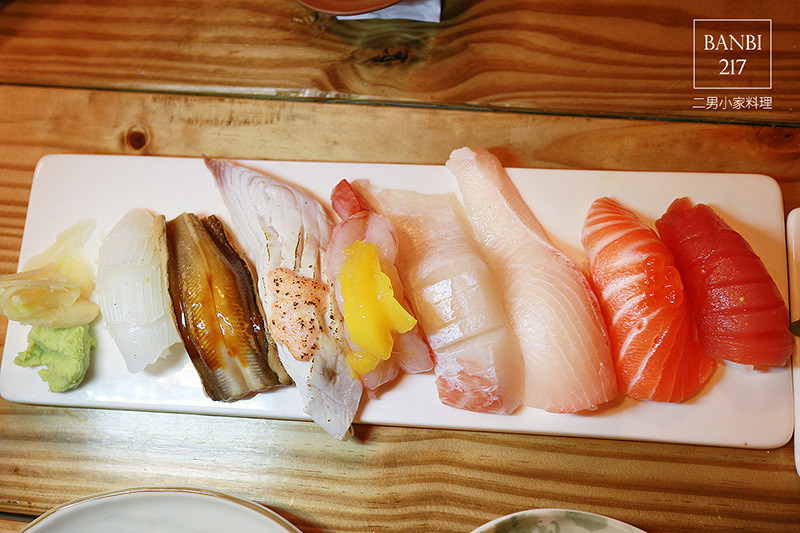 Banbi217 美食旅遊: 二男小家料理 星鰻魚丼飯 鮭魚卵親子丼 握壽司 平價日本料理 (中和 板橋 環球購物美食)