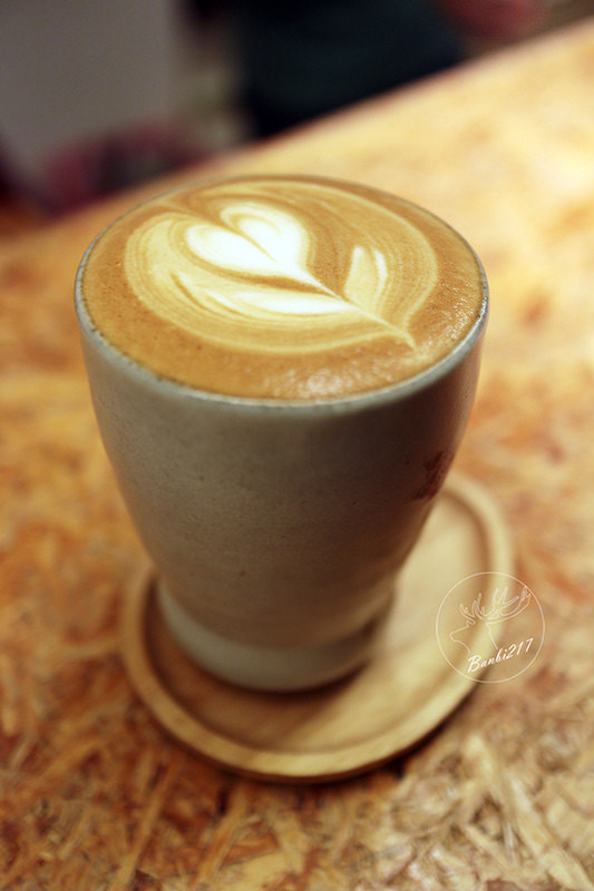 Banbi217 美食旅遊: 巢 nido:起司揹著起司蛋糕,拿鐵咖啡(台北信義區,捷運市政府站,下午茶甜點)