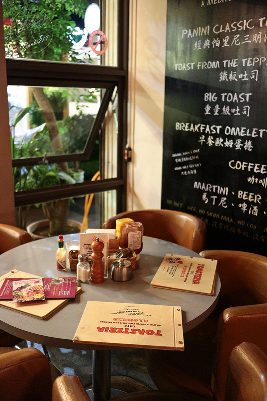 Banbi217 美食旅遊: Toasteria Cafe 3號,帕尼尼三明治餐廳、義大利麵、消夜、酒吧(台北東區,捷運忠孝敦化站)