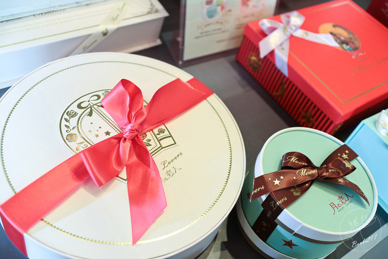 Banbi217 美食旅遊: 台中美食。月之戀人 Moon Lovers 日法洋菓子甜點,客製化訂結婚喜餅、彌月蛋糕到店及宅配試吃,可愛兔子草莓鮮奶油蛋糕,神保蛋糕捲(邀約)