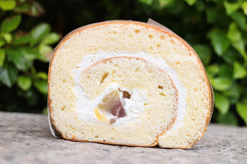 Banbi217 美食旅遊: 台中美食。月之戀人 Moon Lovers 日法洋菓子甜點,客製化訂結婚喜餅、彌月蛋糕到店及宅配試吃,可愛兔子草莓鮮奶油蛋糕,神保蛋糕捲(邀約)