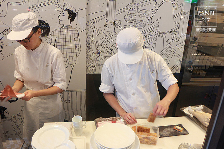 Banbi217 美食旅遊: 麗緻巴賽麗 Brasserie Liz 法式甜點草莓千層派,熱酥芙蕾,下午茶,景觀餐廳(台北Sogo復興店)[捷運忠孝復興站][大安區]