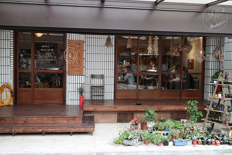 Banbi217 美食旅遊: [台北公館]Pica Pica Café 喜鵲咖啡(Picnic Cafe 野餐咖啡二店)-焦糖肉桂捲(捷運台電大樓站)