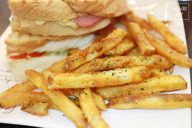 Banbi217 美食旅遊: 豐滿咖啡早午餐 好吃平價的三明治吐司與輕食brunch(板橋美食,捷運新埔站)