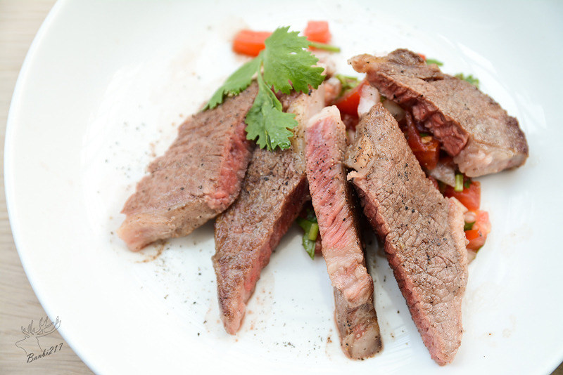 [在家宴客派對料理]洋流市集生鮮宅配、英式炸魚薯條、煎牛小排、義式香草煎母香魚、干貝蘆筍燉飯、煎鮑魚佐莎莎醬食譜做法(邀約):Banbi217 美食旅遊