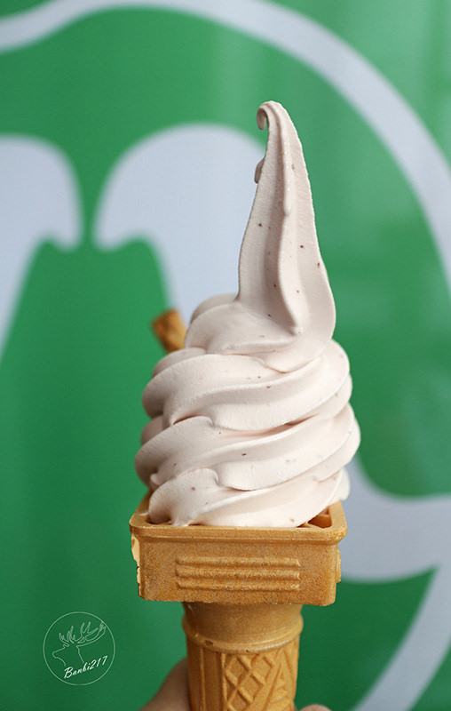 Banbi217 美食旅遊: 白鬍子霜淇淋,威士忌蜂蜜與大湖鮮草莓口味(台北東區美食,捷運忠孝敦化站)