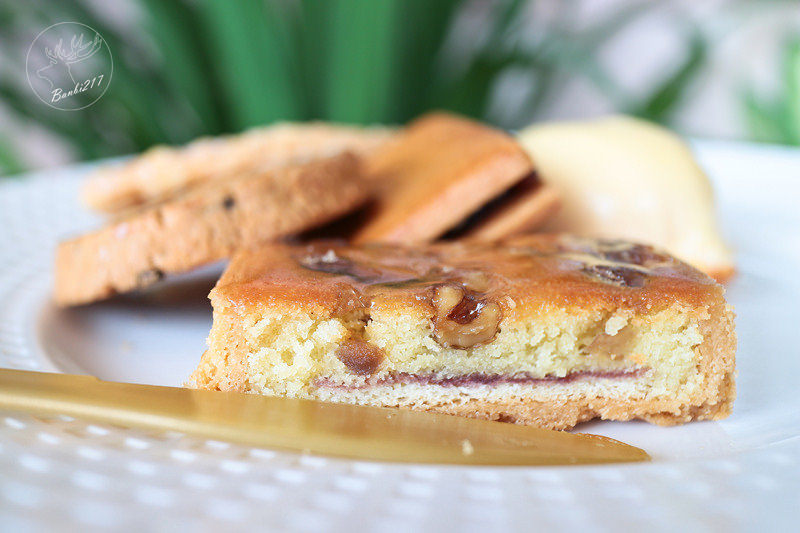 Banbi217 美食旅遊: 台中美食。月之戀人 Moon Lovers 日法洋菓子甜點,客製化訂結婚喜餅、彌月蛋糕到店及宅配試吃,可愛兔子草莓鮮奶油蛋糕,神保蛋糕捲(邀約)