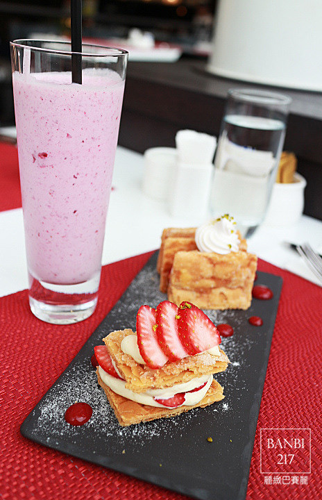 anbi217 美食旅遊: 麗緻巴賽麗 Brasserie Liz 法式甜點草莓千層派,熱酥芙蕾,下午茶,景觀餐廳(台北Sogo復興店)[捷運忠孝復興站][大安區]