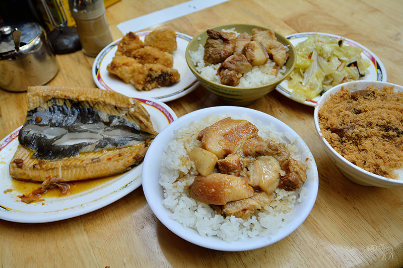 北投排隊宵夜:台南滷三塊五花肉飯,虱目魚肚,魚鬆滷肉飯,捷運石牌站