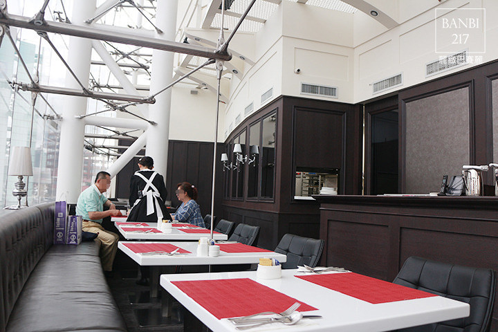 Banbi217 美食旅遊: 麗緻巴賽麗 Brasserie Liz 法式甜點草莓千層派,熱酥芙蕾,下午茶,景觀餐廳(台北Sogo復興店)[捷運忠孝復興站][大安區]