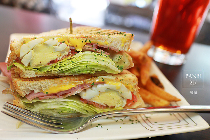 Banbi217 美食旅遊: 豐滿咖啡早午餐 好吃平價的三明治吐司與輕食brunch(板橋美食,捷運新埔站)