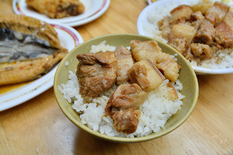 北投排隊宵夜:台南滷三塊五花肉飯,虱目魚肚,魚鬆滷肉飯,捷運石牌站