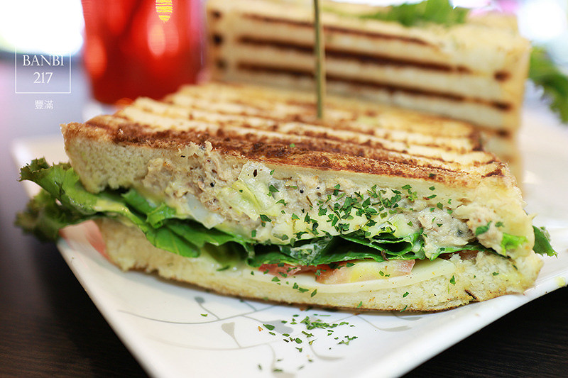 Banbi217 美食旅遊: 豐滿咖啡早午餐 好吃平價的三明治吐司與輕食brunch(板橋美食,捷運新埔站)